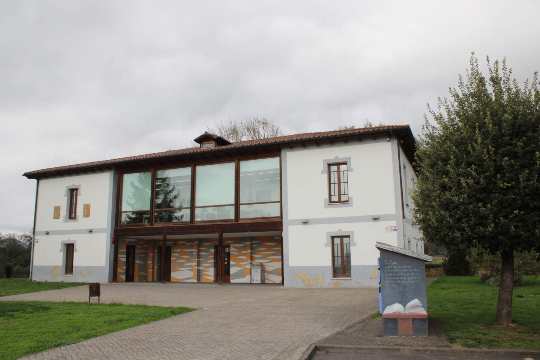 Biblioteca de Lugo de Llanera